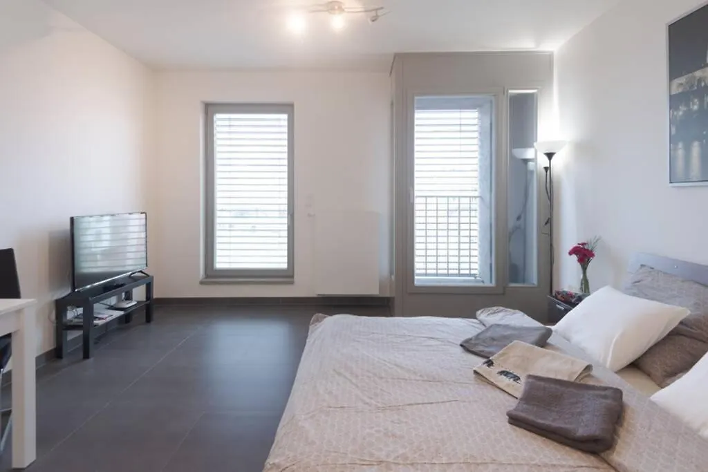 Apartmán Bright Studio, 10Min To The Centre, Free Parking Praha