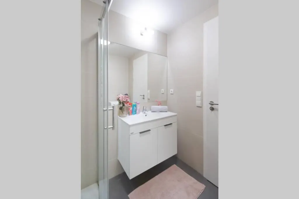 Bright Studio, 10Min To The Centre, Free Parking Praha